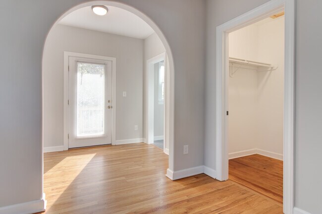 Building Photo - 915 Exum St