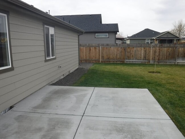 Building Photo - Awesome Caldwell 3 bed, 2 bath cutie!