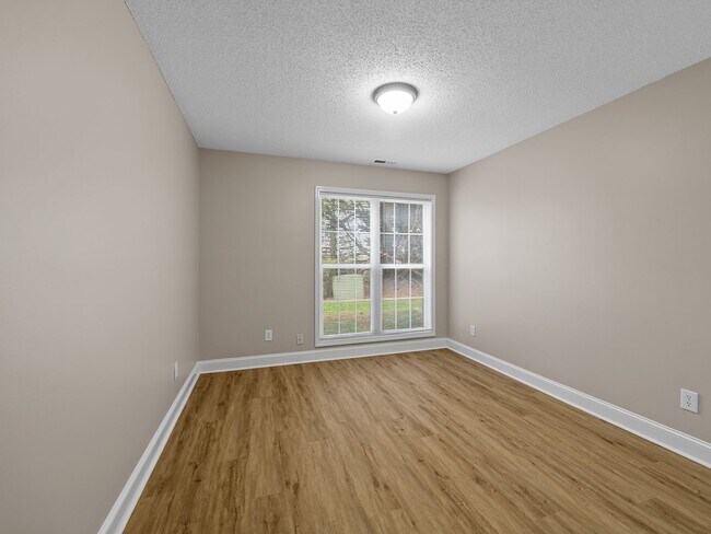 Building Photo - Newly Renovated 2BR, 2 BA Townhome in Greer SC