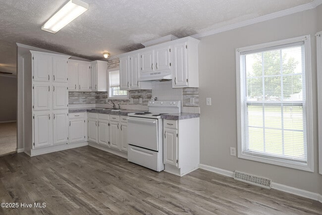 Building Photo - 232 Castlebury Ln