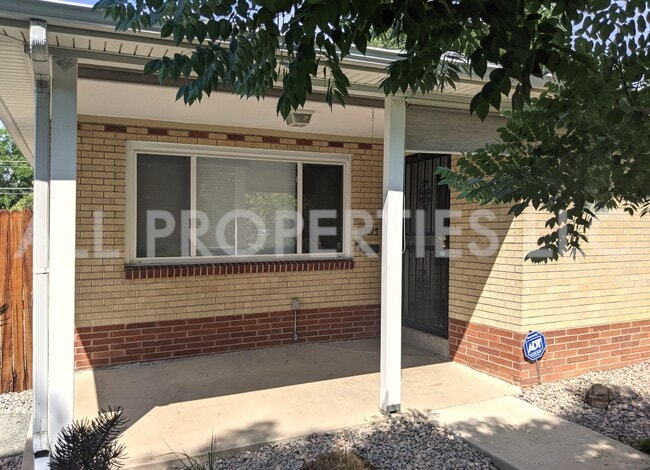 Building Photo - 1215 Cherry St