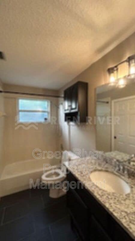 Building Photo - 1559 Lakeway Dr