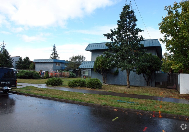 Building Photo - The Glen Villa Apartments