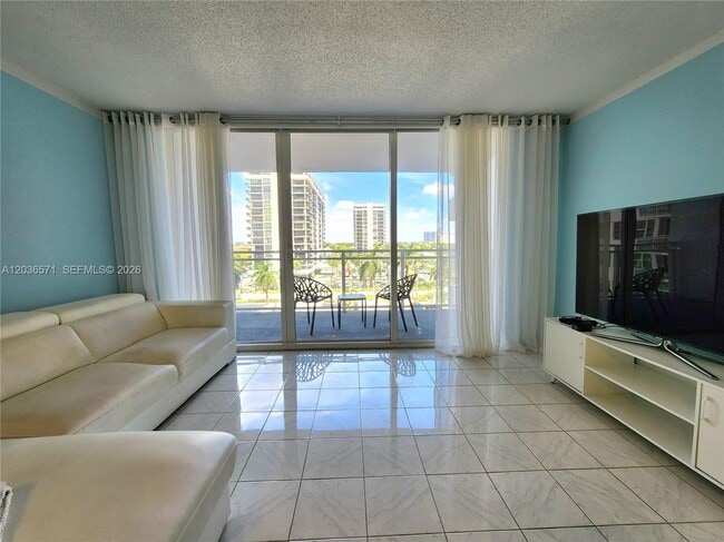 Building Photo - 2030 S Ocean Dr
