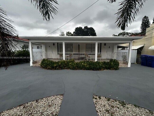 Primary Photo - 1947 NW 33rd St