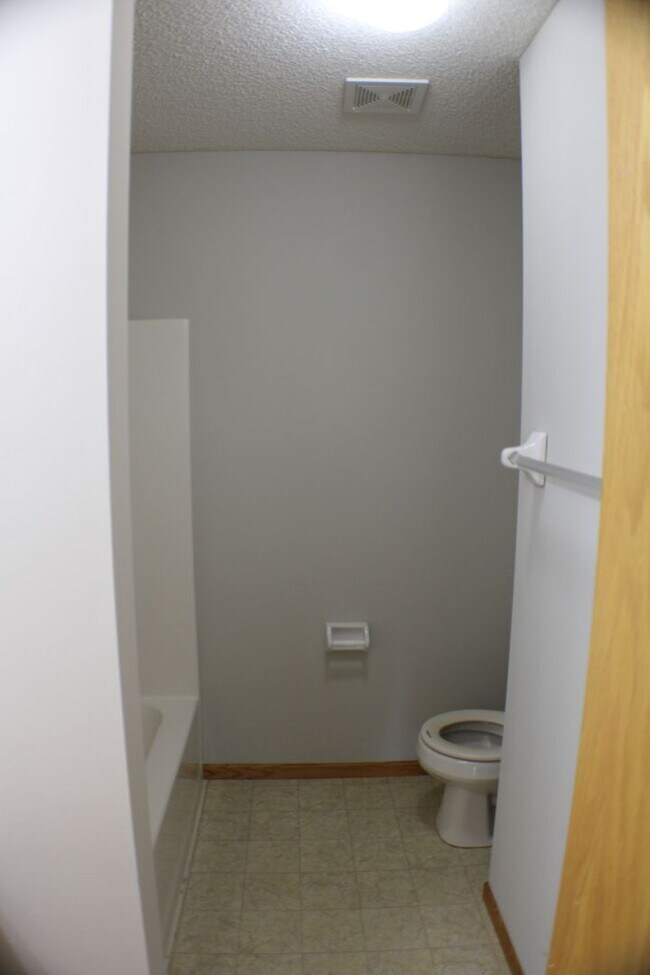 Building Photo - Three bed 2 bath townhome $1750/mo.