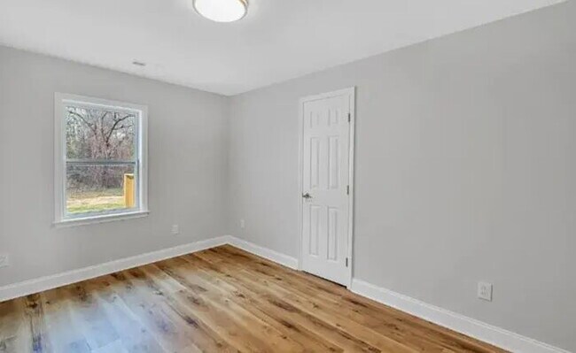 Building Photo - "Charming 3-Bed, 2-Bath Retreat with 1700 Sq. Ft. of Comfort in Simpsonville, SC!"