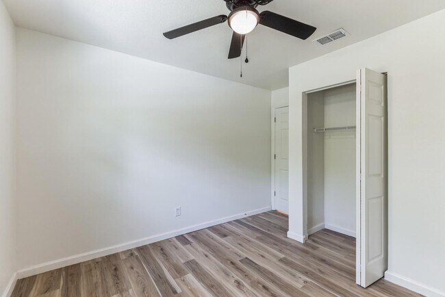 Building Photo - 4818 Dallen Lea Dr