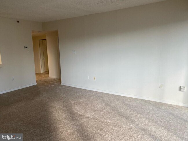 Building Photo - 1530 Key Blvd