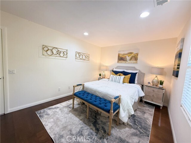 Building Photo - 81 Keepsake