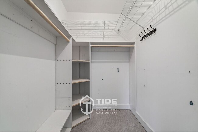 Building Photo - Walkable Downtown Living