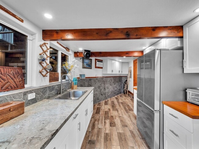 Building Photo - Oceanfront Estate: The Honolii Hale