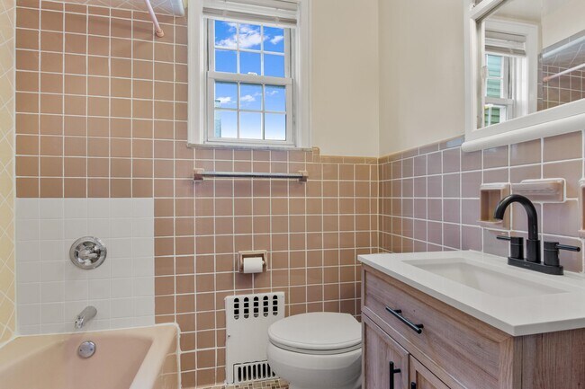 Building Photo - 120 W 45th St