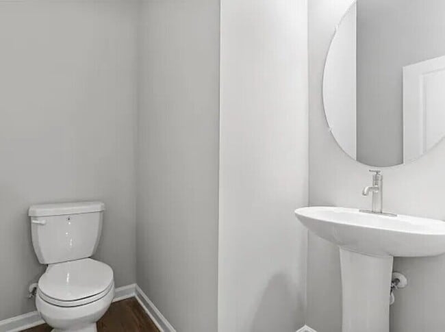 Building Photo - 1829 Lynwood Ln