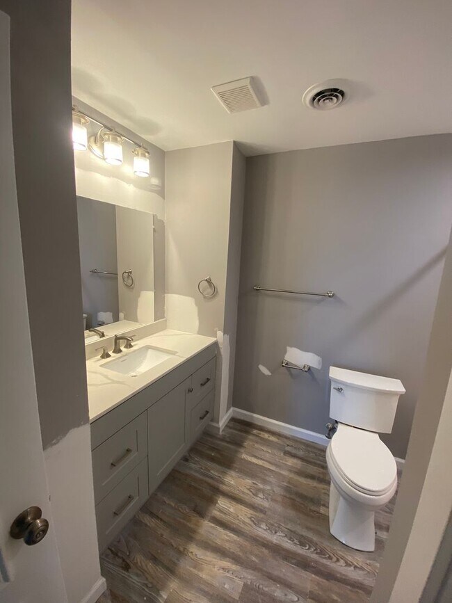 Building Photo - 2 Bedroom Rental in Emmaus!