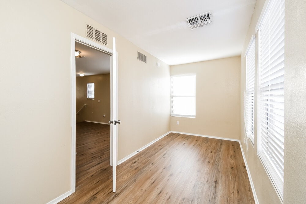 Building Photo - 2746 S Southwind Dr