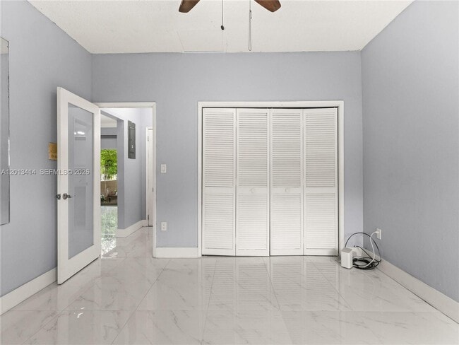 Building Photo - 9133 Fontainebleau Blvd