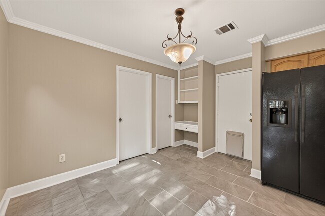 Building Photo - 11923 Briar Forest Dr