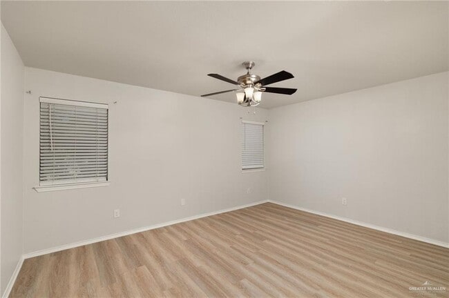 Building Photo - 15 Camelot Dr