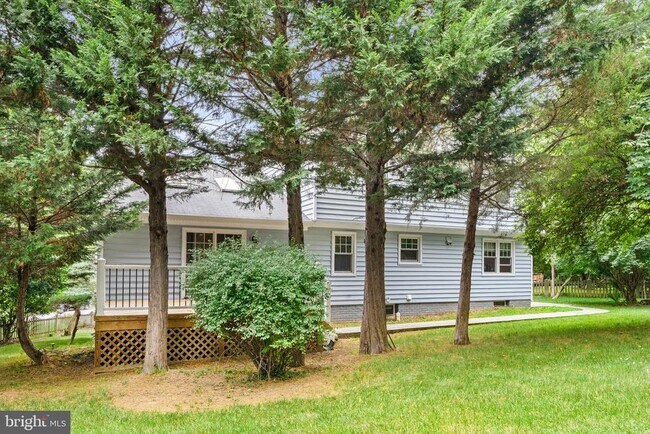 Building Photo - 8000 Sandburg Ct