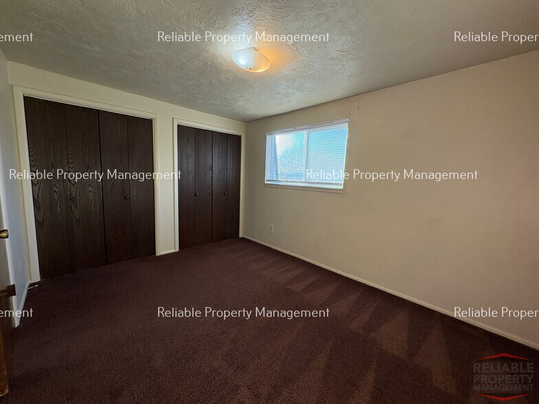 Building Photo - 394 S Saturn Ave