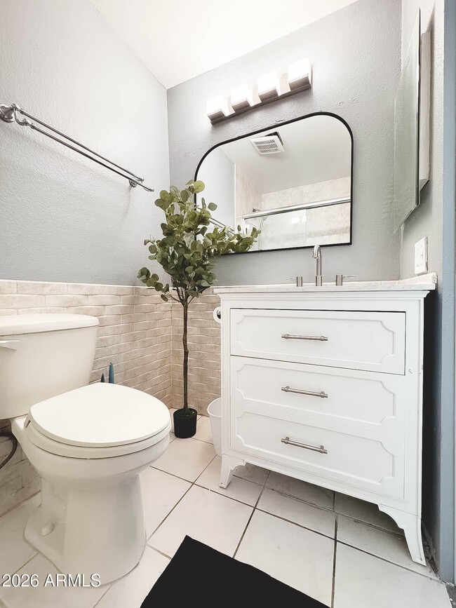 Building Photo - 8055 E Thomas Rd