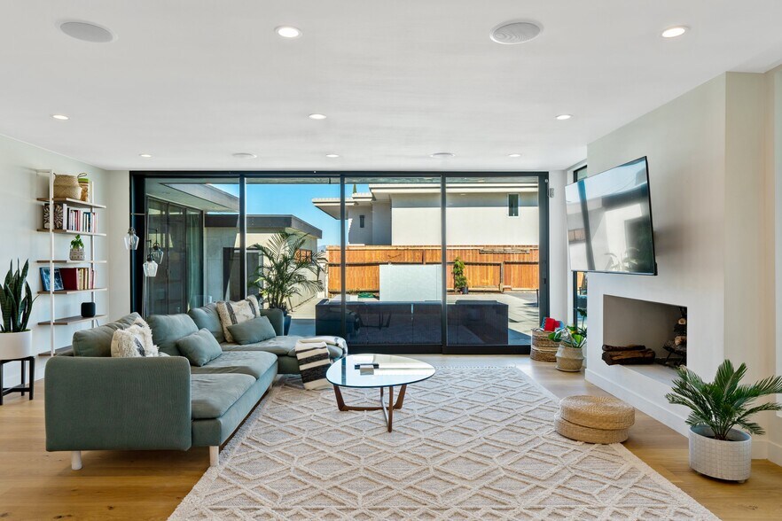 Building Photo - 3632 Beverly Ridge Dr