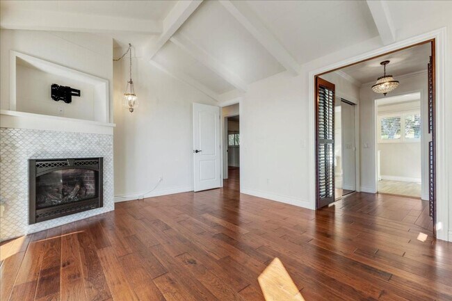 Building Photo - 15 Mentone Rd