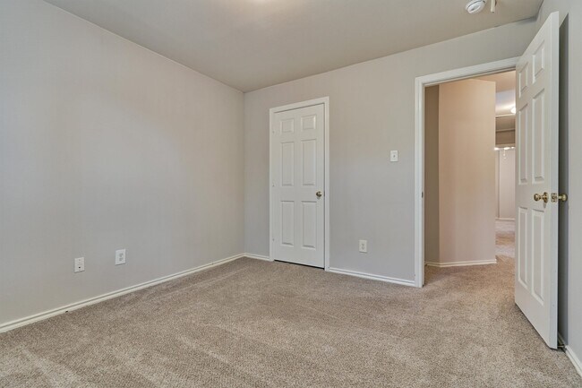 Building Photo - 10 Musgrove Pl