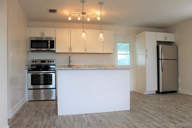 Building Photo - 3643 Betty Ann Ct W