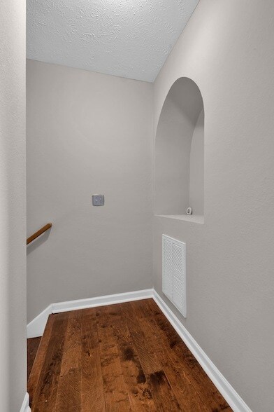 Building Photo - 210 Buck Run Dr
