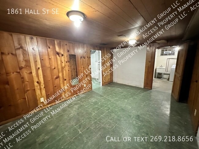 Building Photo - SE Side 3 Bedroom Home by East GR
