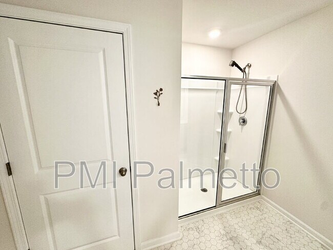 Building Photo - 412 Delahays Rd