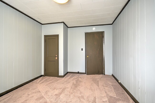 Building Photo - 1408 W College St