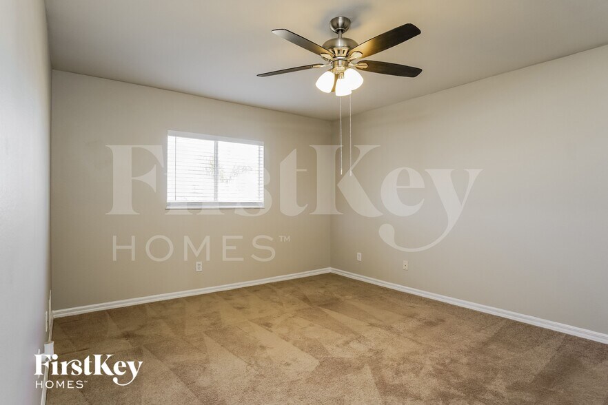 Building Photo - 1842 NW 5th Pl