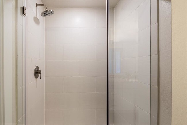 Building Photo - 1520 N Memorial Way