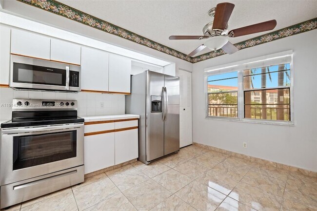 Building Photo - 13001 SW 11th Ct