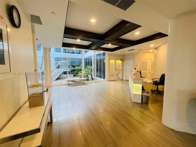 Building Photo - 20281 E Country Club Dr