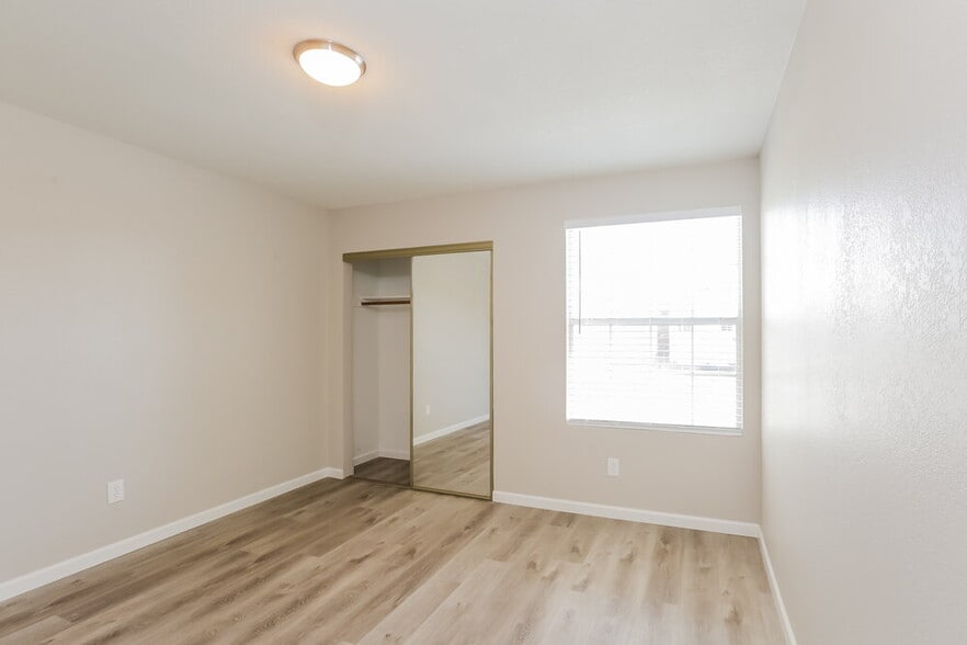 Building Photo - 1616 N Alta Mesa Dr