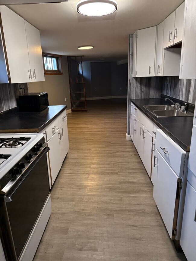 Building Photo - 7th street triplex