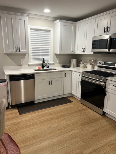 kitchen (shared) - 2006 Linda Jones Ave