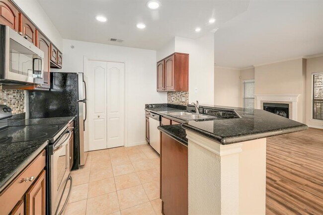 Building Photo - 6000 Shepherd Mountain Cove