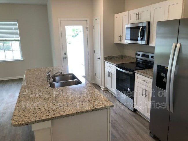 Building Photo - 5517 Carrington Ct