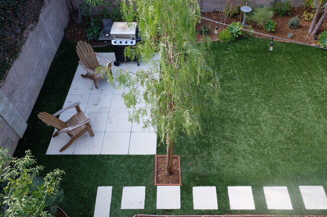 Patio 1 - 1417 Ellsmere Ave