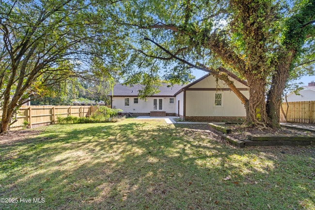 Building Photo - 104 Columbia Dr