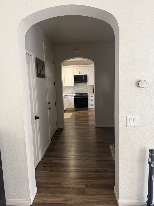 Building Photo - 8432 Weatherwood St