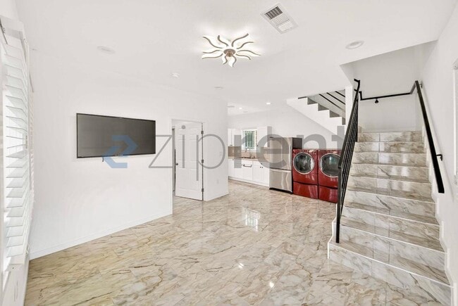 Building Photo - 17426 Elkwood St