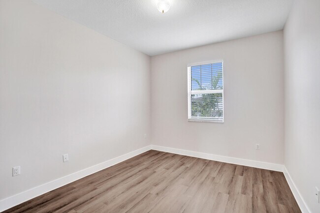 Building Photo - 4926 NW 48th Terrace