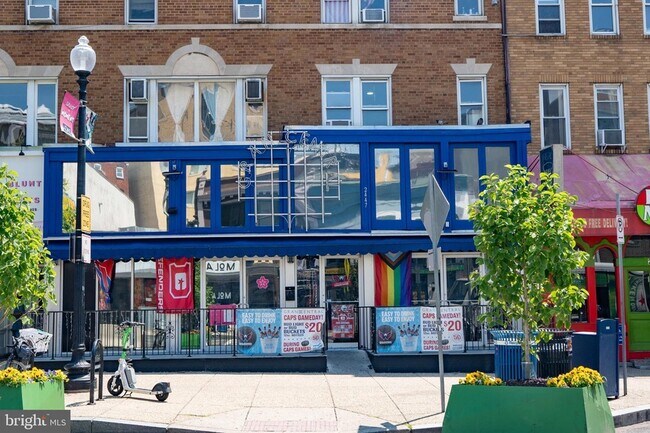 Building Photo - 2460 Ontario Rd NW