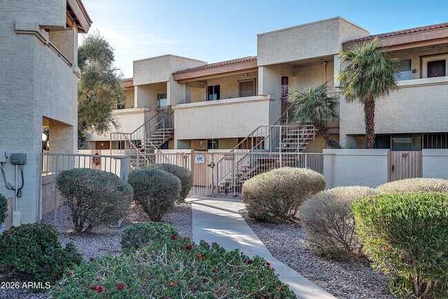 Building Photo - 4150 E Cactus Rd